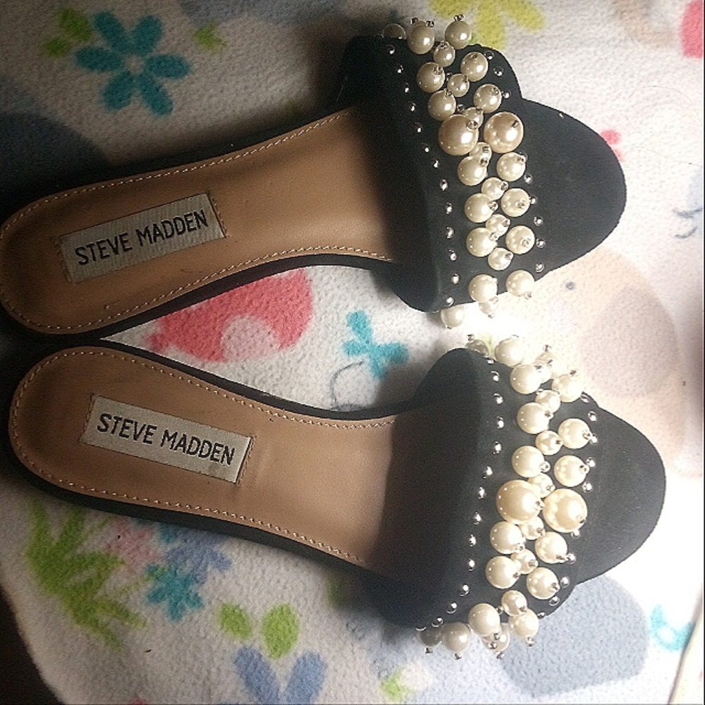 "Vanessa" BY: Steve Madden Black Leather Sandals